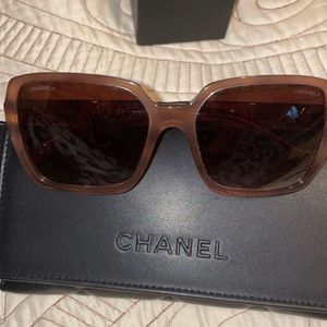 CHANEL sunglasses 